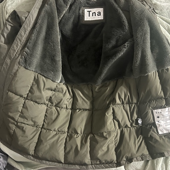 Like new summit parka in Large! - Picture 2 of 4